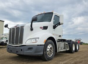 2016 Peterbilt 579 Tandem Axle Day Cab